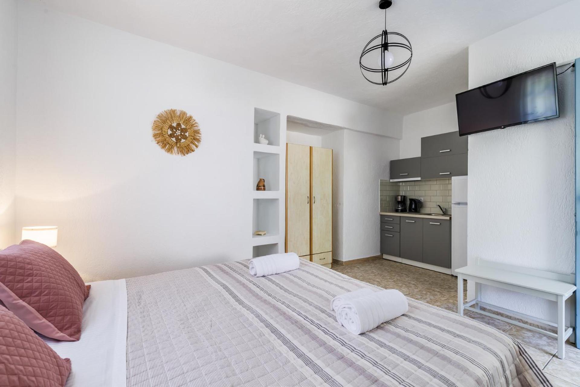 Aelia Apartment Skopelos Town Bagian luar foto